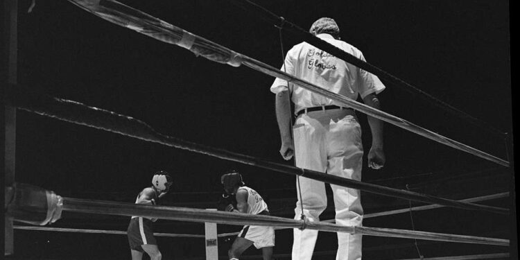Israeli MMA Fighter and Policeman Knocks Out Anti-Semitic Kazakh Opponent in 1st Round