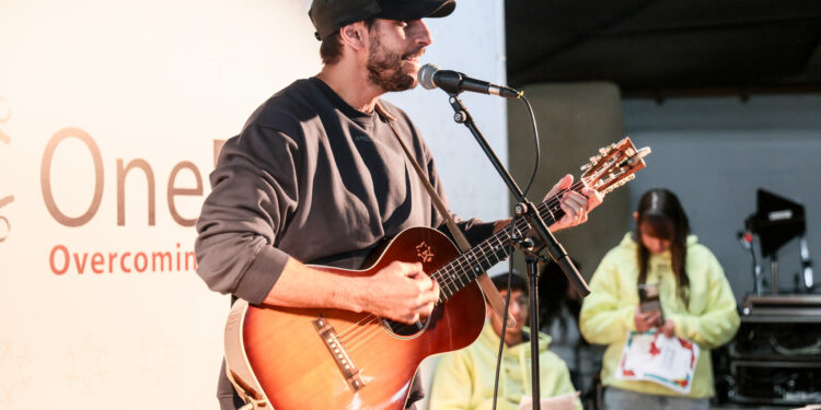 Idan Amedi’s Emotional Performance Honors Israel’s Fallen Heroes